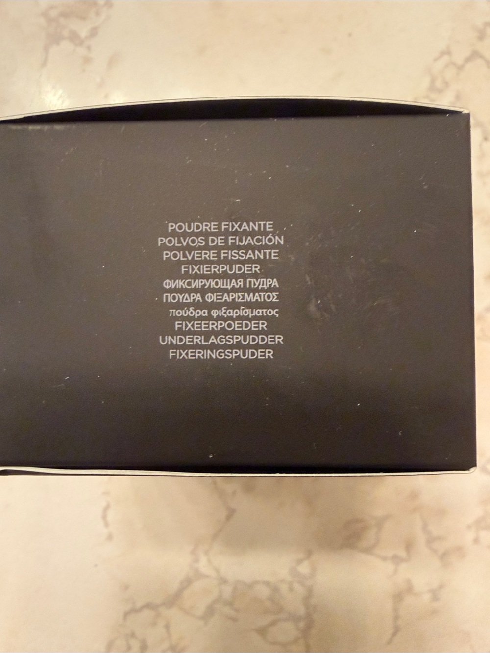 Laura Mercier Translucent Loose Setting Powder - Picture 8 of 10